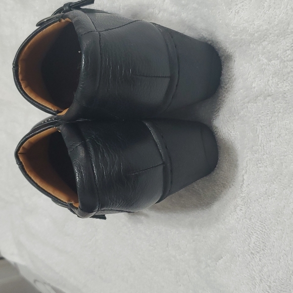 Shoe - Picture 3 of 6